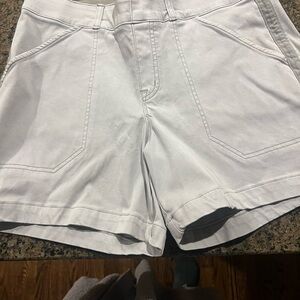Spanx 6 inch twill shorts  in White